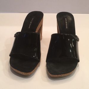 PATENT LATHER DKNY SLIP ON